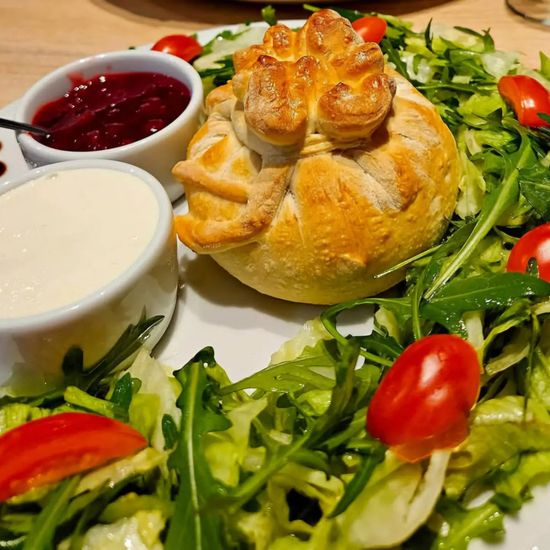 Ser camembert w cieście drożdżowym