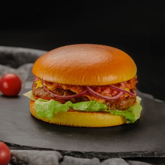 Burger z bekonem