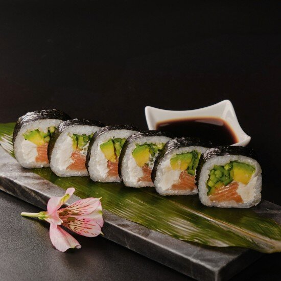 Futomaki losos i awokado