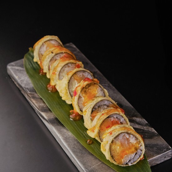 Futomaki z krewetką tempura