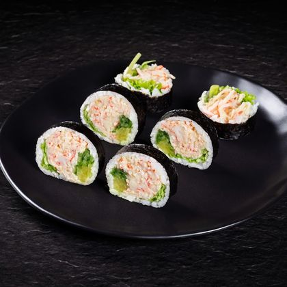 Futomaki sałatka krabowa