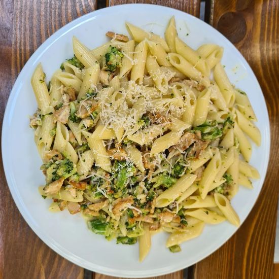Penne z sosem brokułowym + kurczak