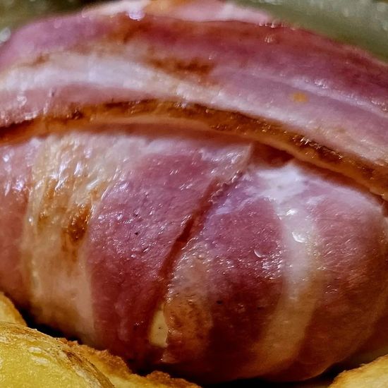 Ser camembert w bekonowej koszulce