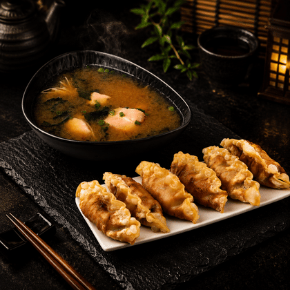 Miso z łososiem i Gyoza z kaczką 6szt.